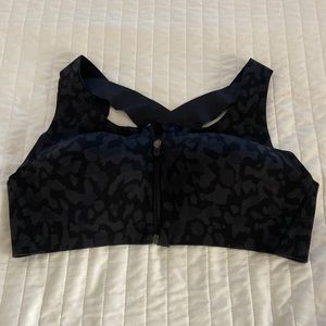 Lululemon Enlite Bra 36 C, High Support with zipper in front.